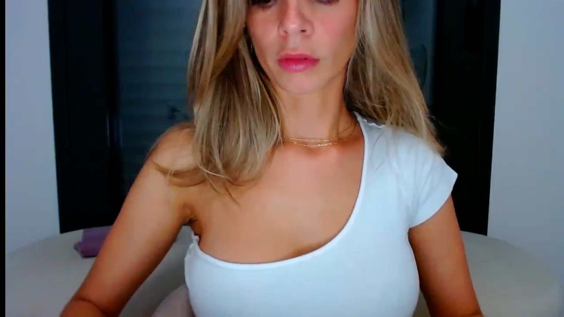 Gallery image thumbnail from fresagirl's myfreecams stream on, 07/25/2024, 23:45 image 19 of 20