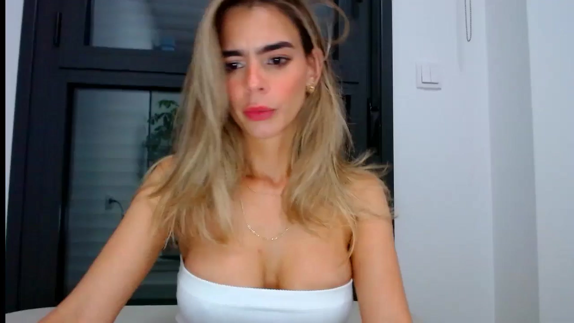 Gallery image thumbnail from fresagirl's myfreecams stream on, 08/01/2024, 20:28 image 14 of 20