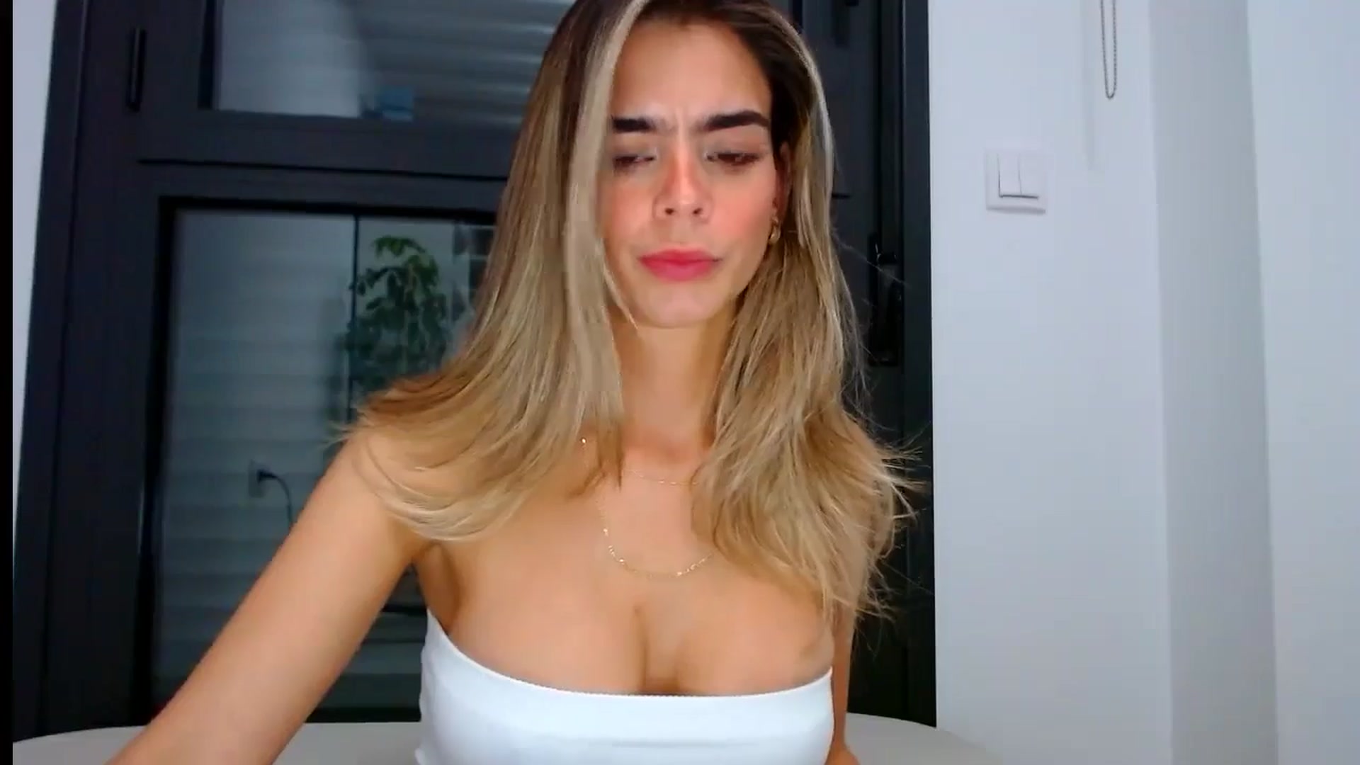 Gallery image thumbnail from fresagirl's myfreecams stream on, 08/01/2024, 20:28 image 17 of 20