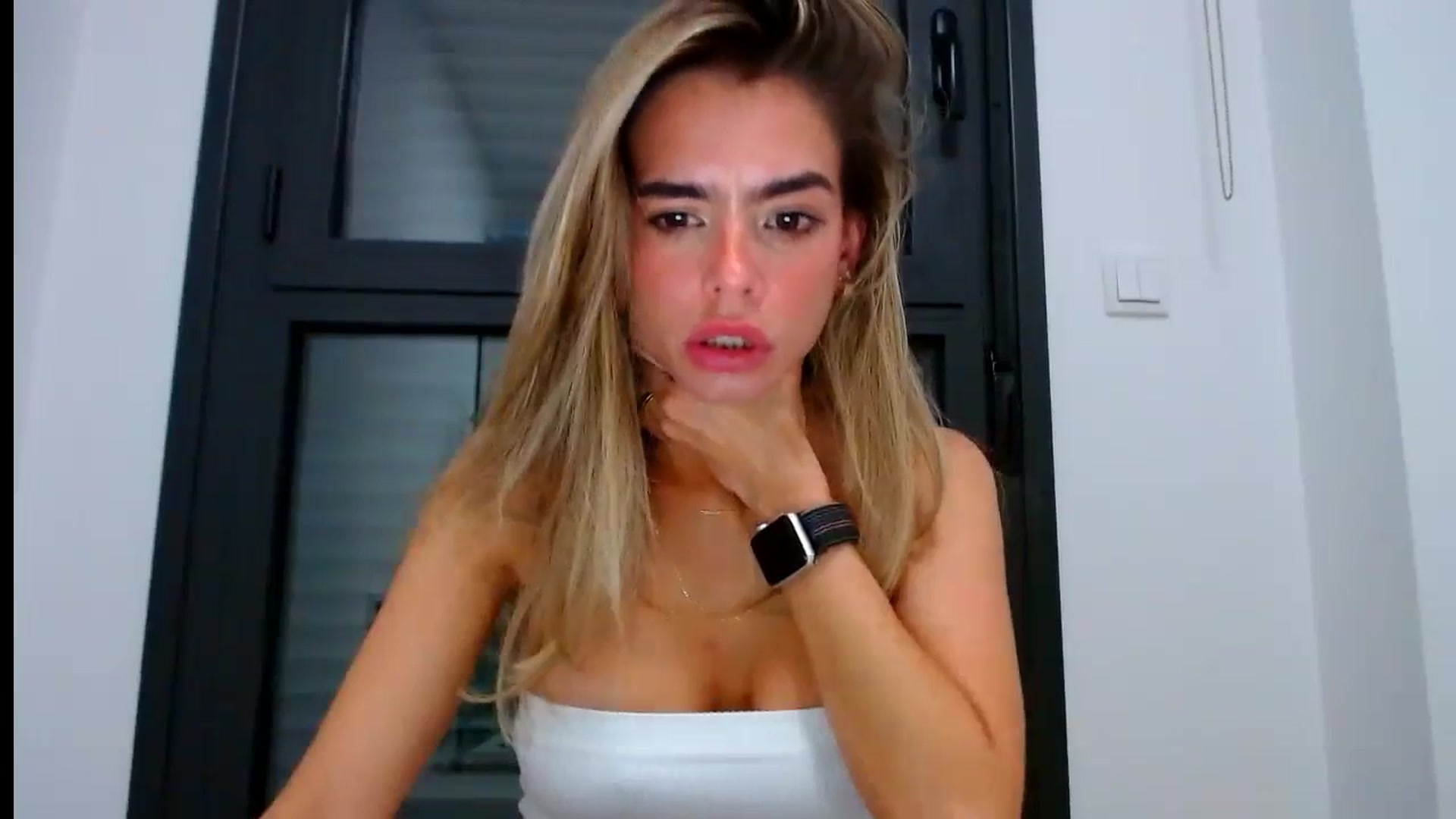 Gallery image thumbnail from fresagirl's myfreecams stream on, 08/01/2024, 21:30 image 14 of 20