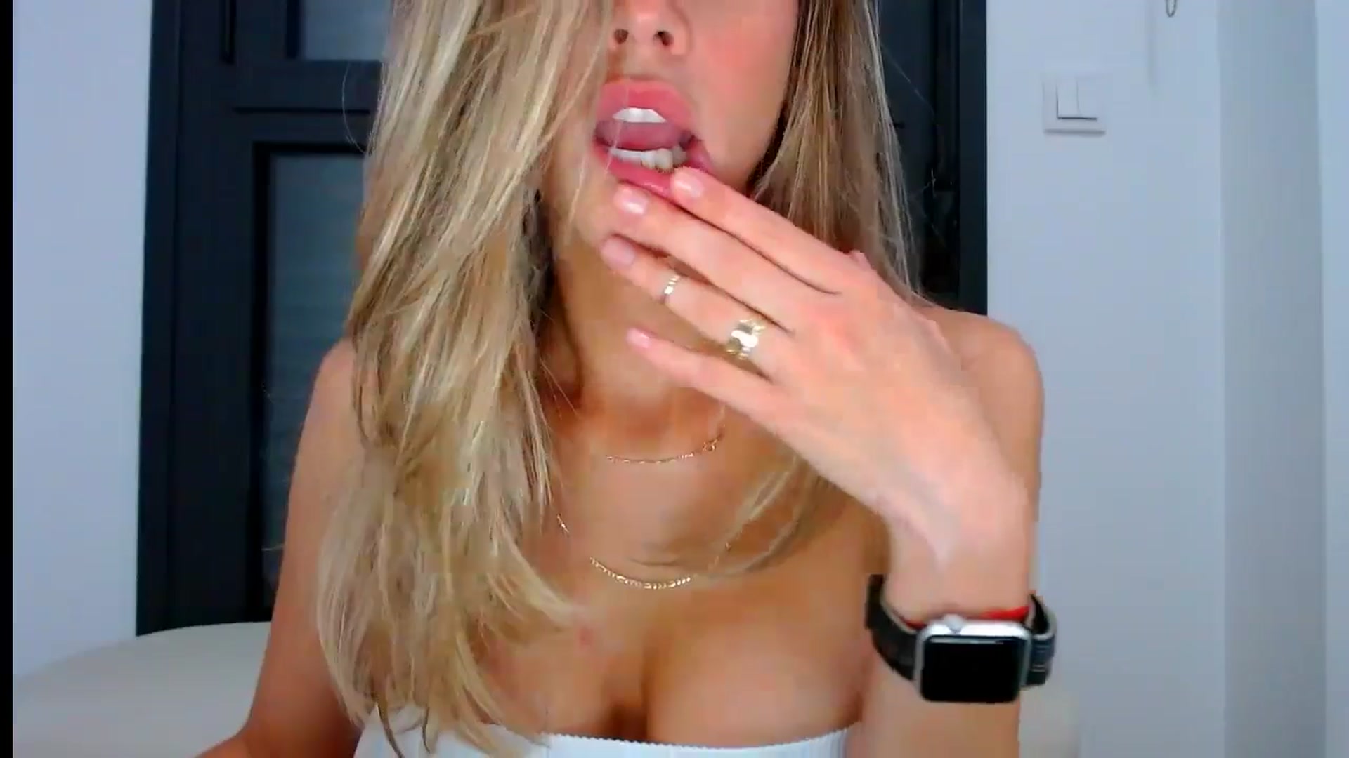 Gallery image thumbnail from fresagirl's myfreecams stream on, 08/01/2024, 21:30 image 20 of 20