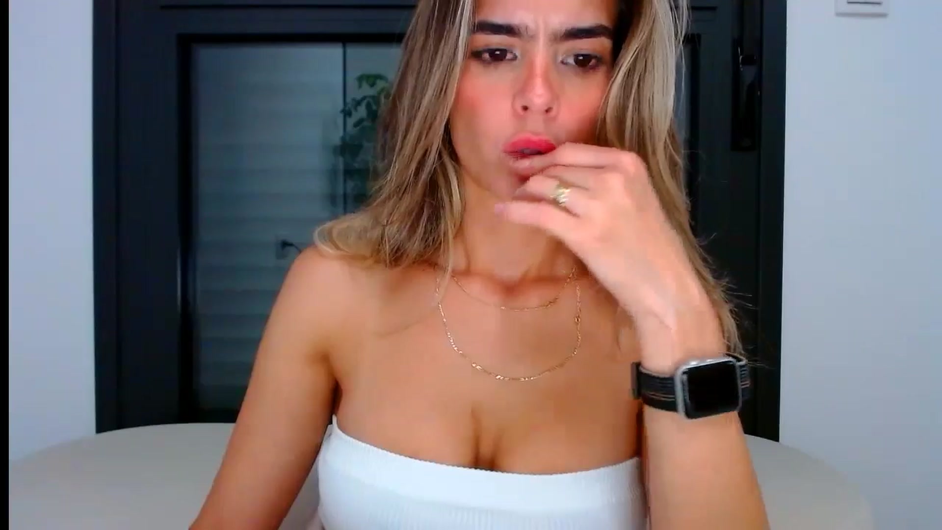 Gallery image thumbnail from fresagirl's myfreecams stream on, 08/01/2024, 21:30 image 4 of 20