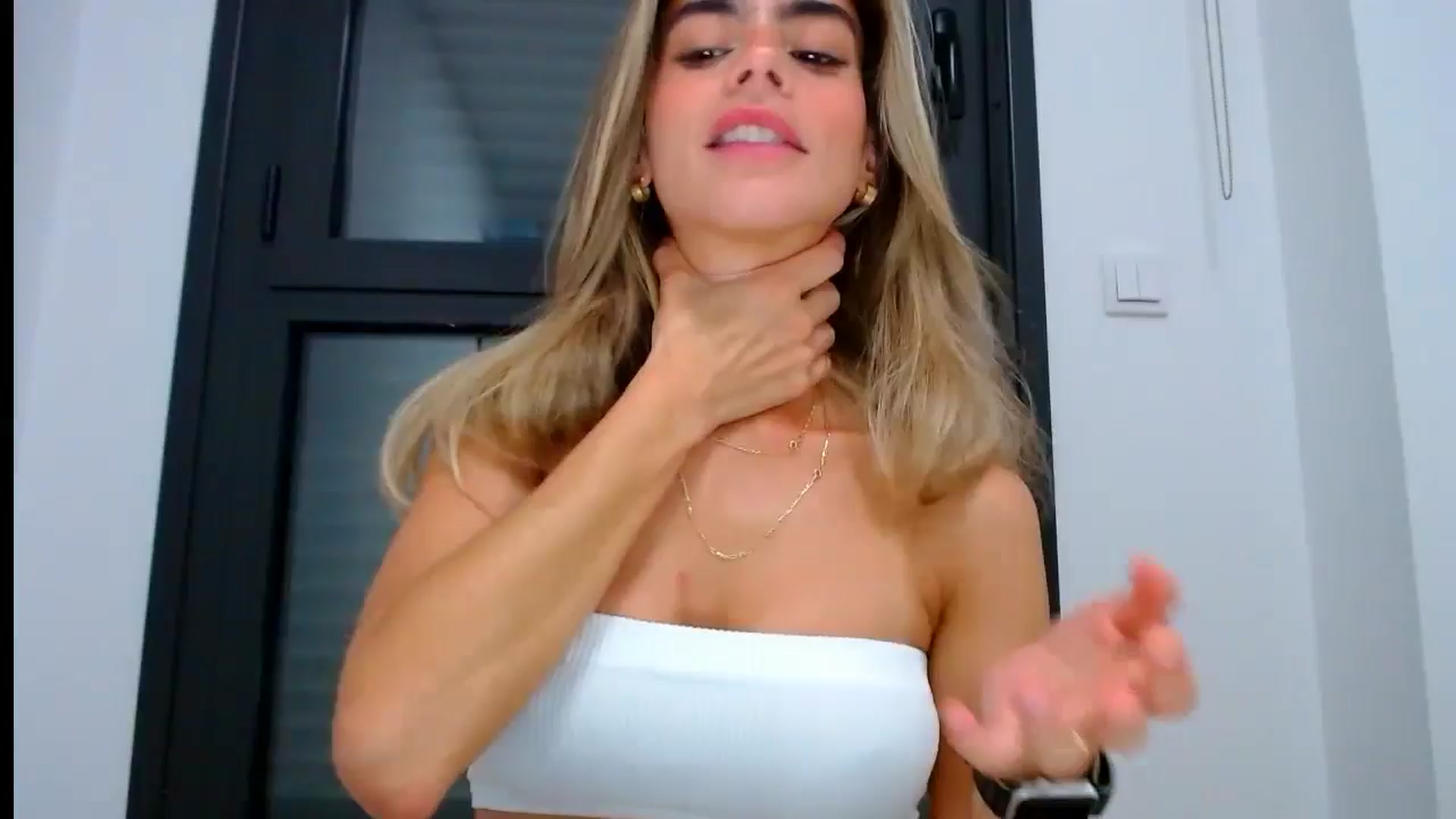 Gallery image thumbnail from fresagirl's myfreecams stream on, 08/01/2024, 21:30 image 15 of 20