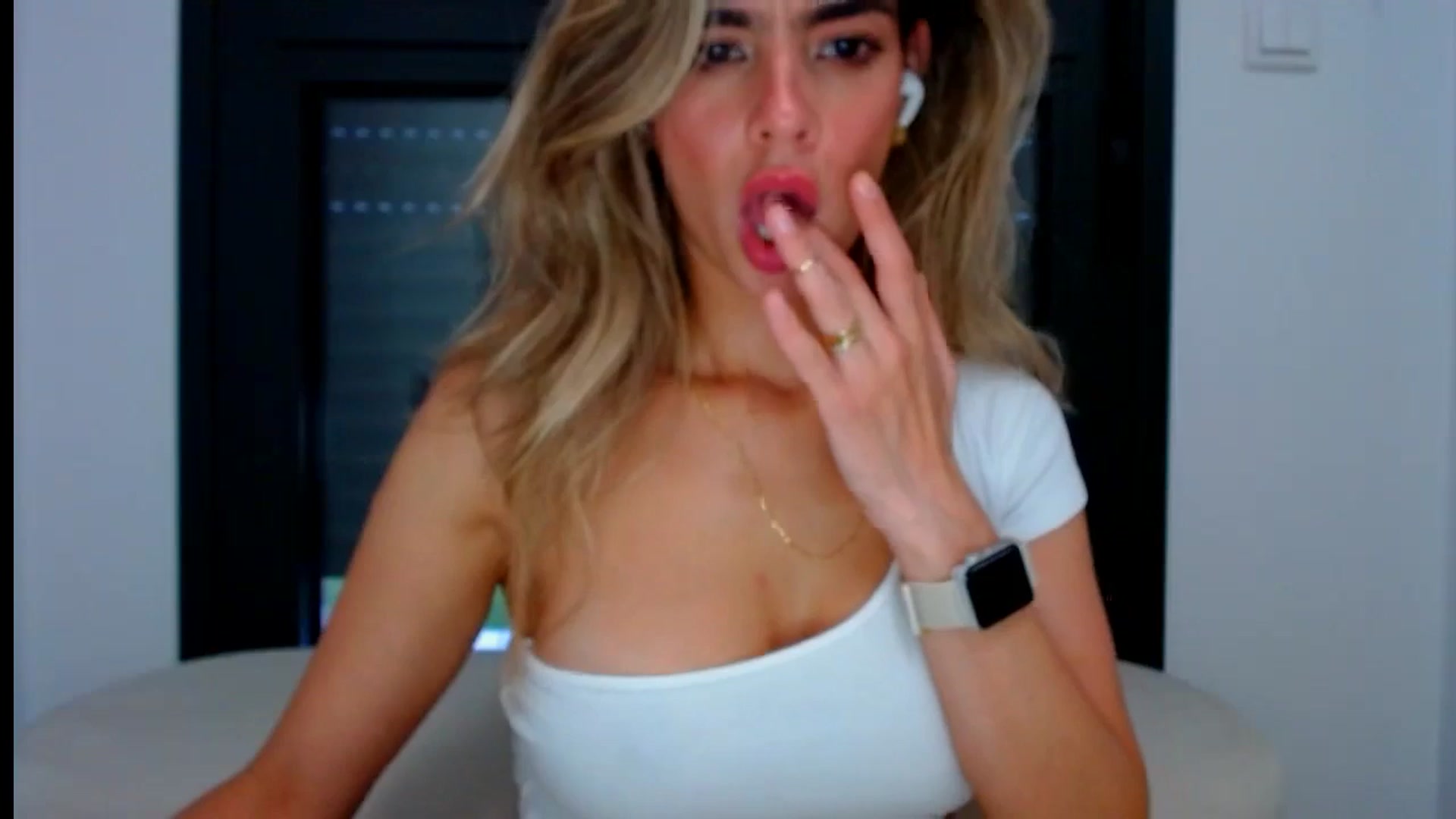 Gallery image thumbnail from fresagirl's myfreecams stream on, 08/05/2024, 19:41 image 15 of 20