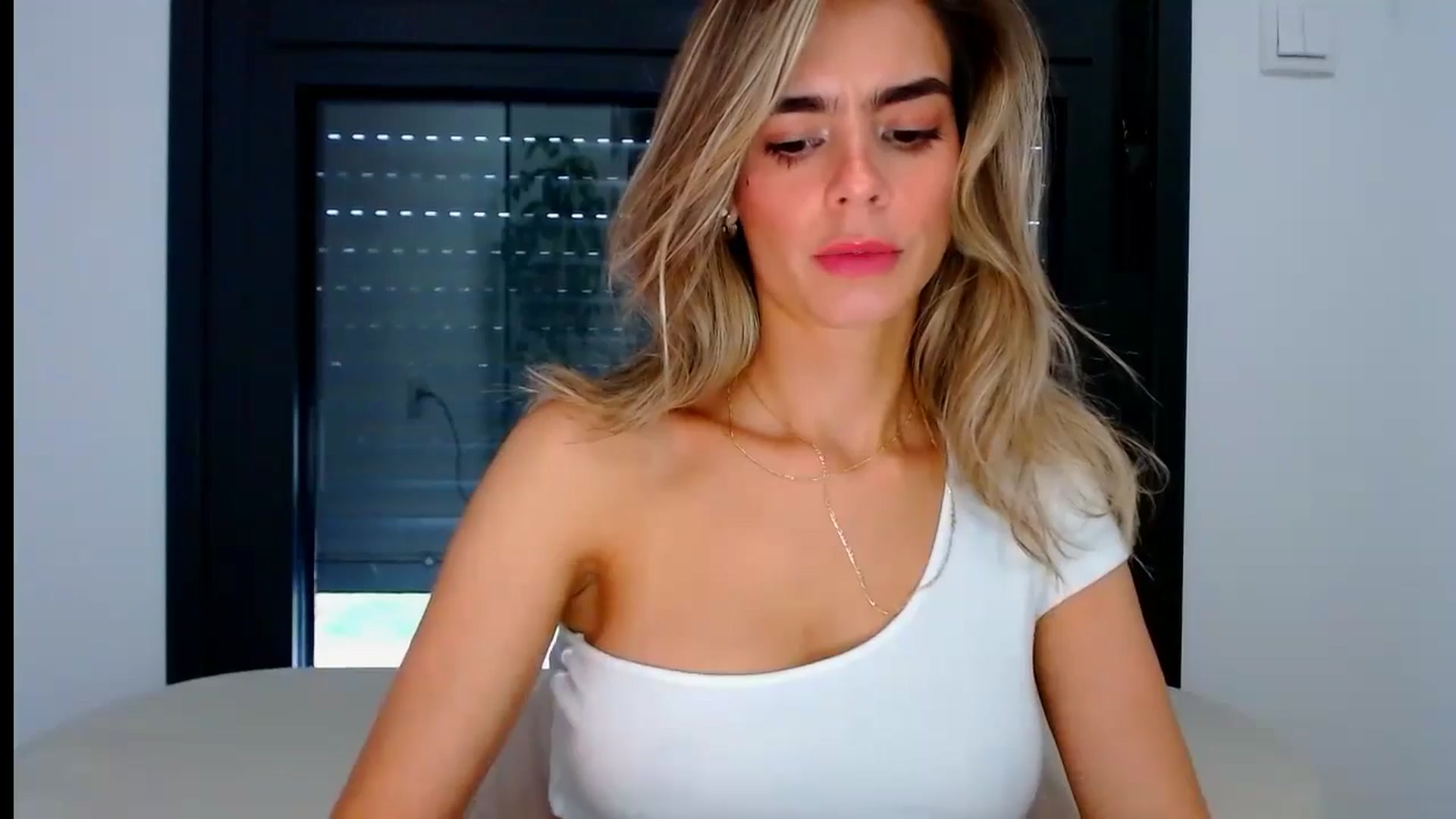 Gallery image thumbnail from fresagirl's myfreecams stream on, 08/05/2024, 19:41 image 7 of 20