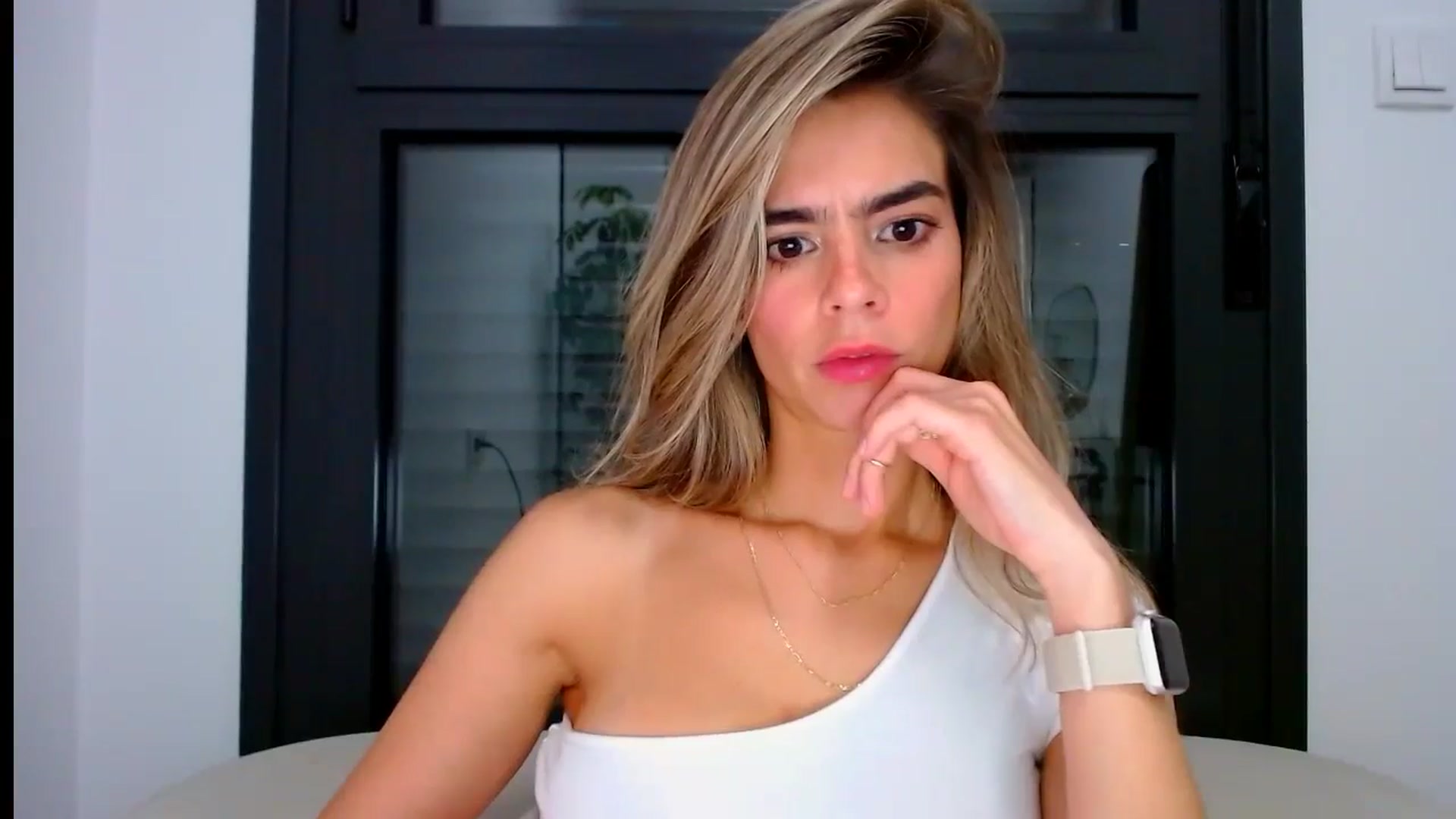 Gallery image thumbnail from fresagirl's myfreecams stream on, 08/05/2024, 20:44 image 9 of 20