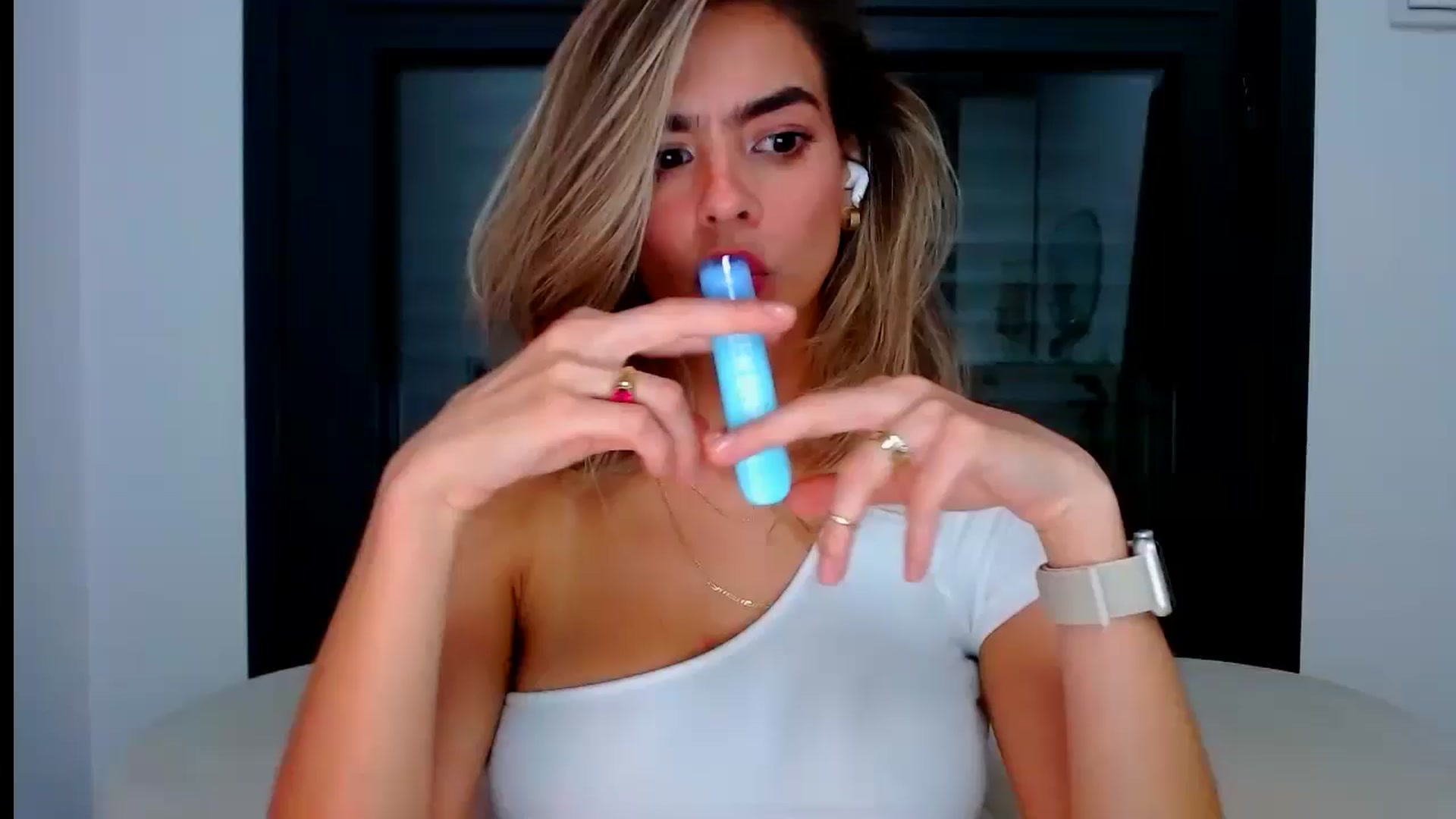 Gallery image thumbnail from fresagirl's myfreecams stream on, 08/05/2024, 20:44 image 15 of 20