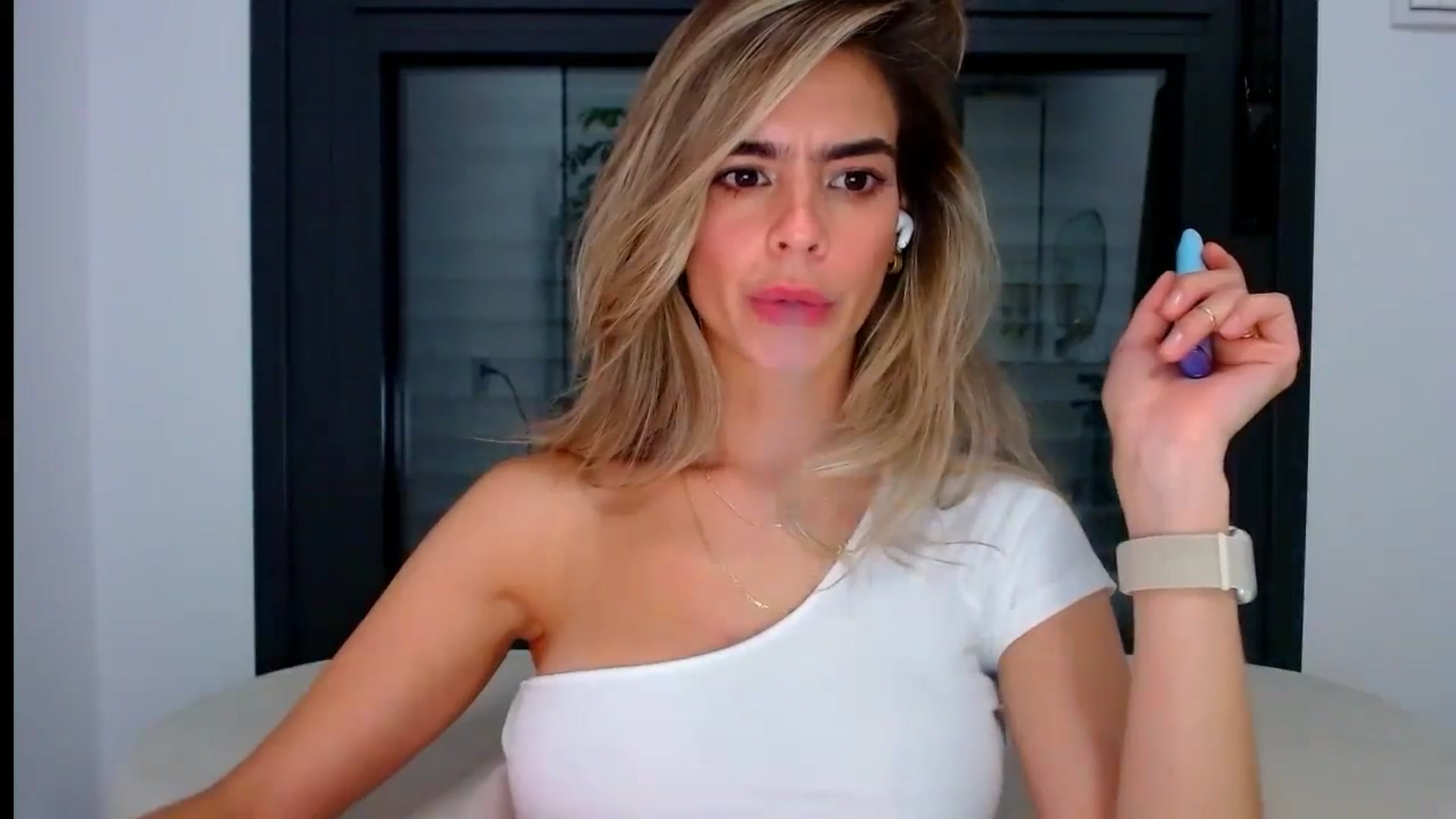 Gallery image thumbnail from fresagirl's myfreecams stream on, 08/05/2024, 20:44 image 18 of 20