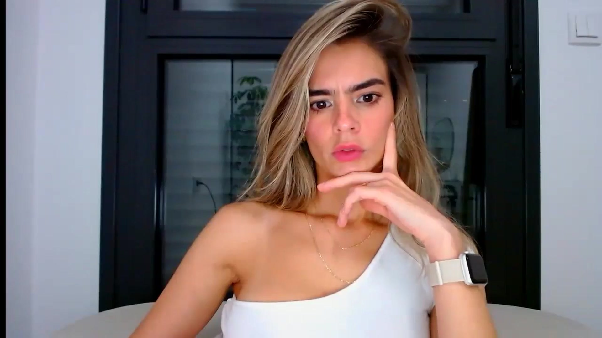 Gallery image thumbnail from fresagirl's myfreecams stream on, 08/05/2024, 20:44 image 10 of 20