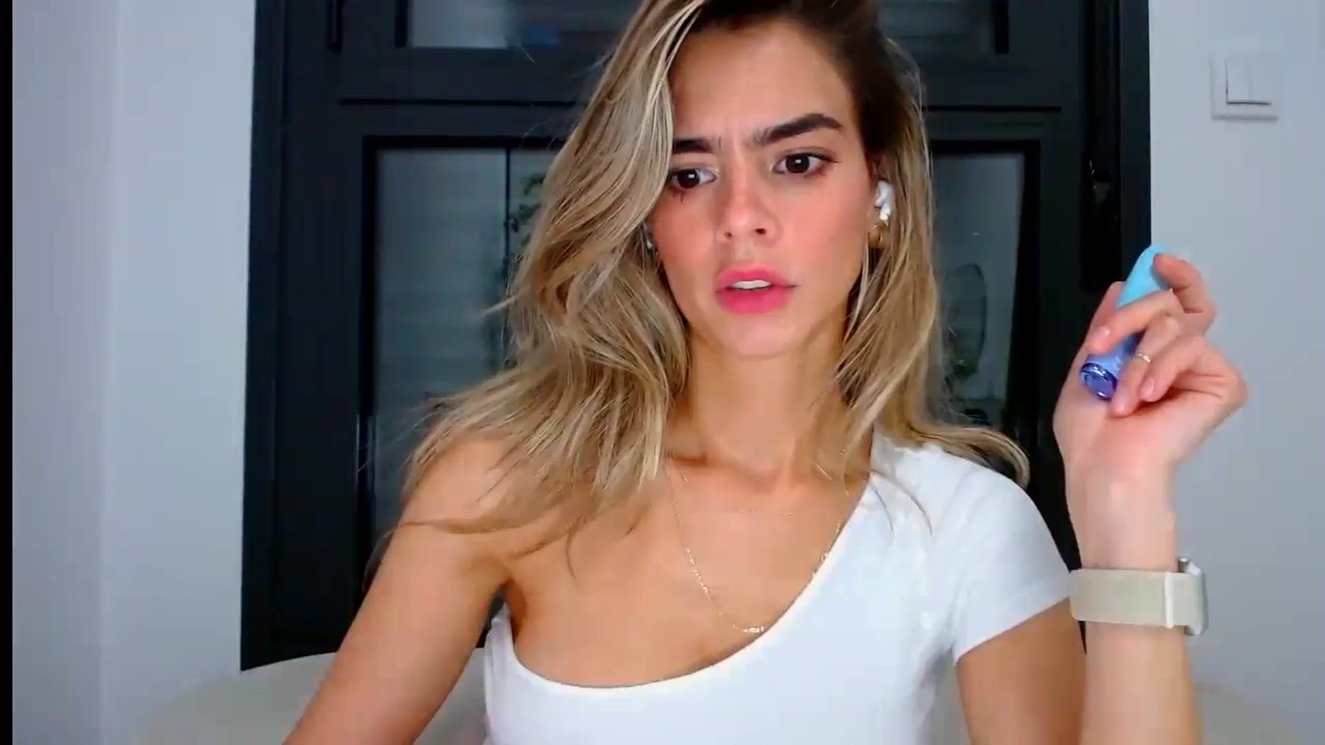 Gallery image thumbnail from fresagirl's myfreecams stream on, 08/05/2024, 20:44 image 3 of 20