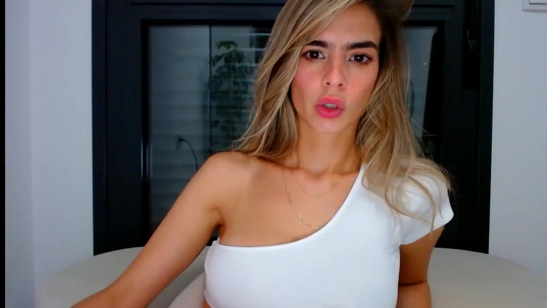 Gallery image thumbnail from fresagirl's myfreecams stream on, 08/05/2024, 20:44 image 11 of 20