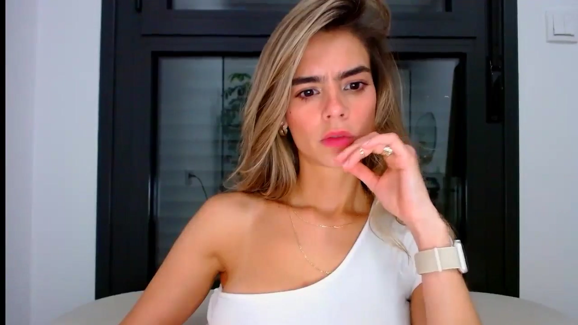 Gallery image thumbnail from fresagirl's myfreecams stream on, 08/05/2024, 20:44 image 7 of 20