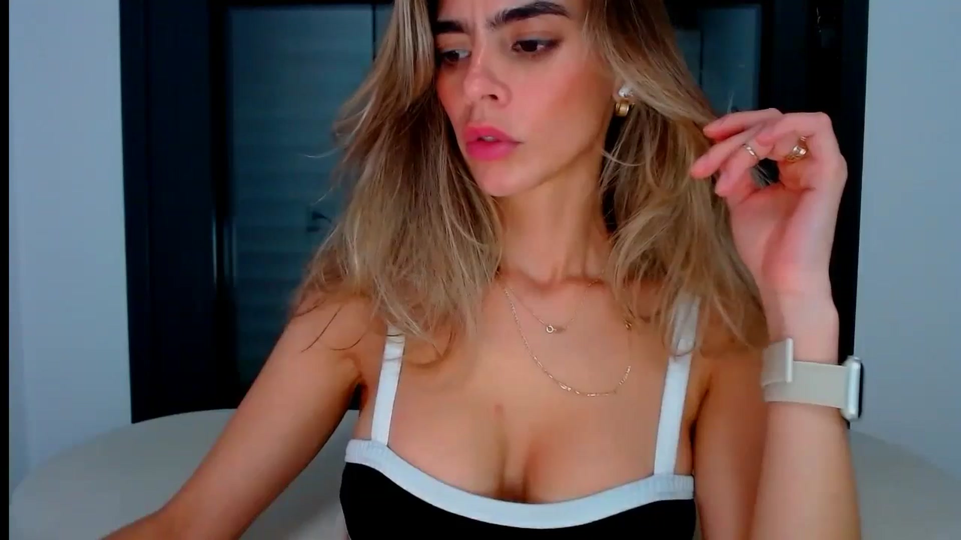 Gallery image thumbnail from fresagirl's myfreecams stream on, 08/06/2024, 21:30 image 20 of 20