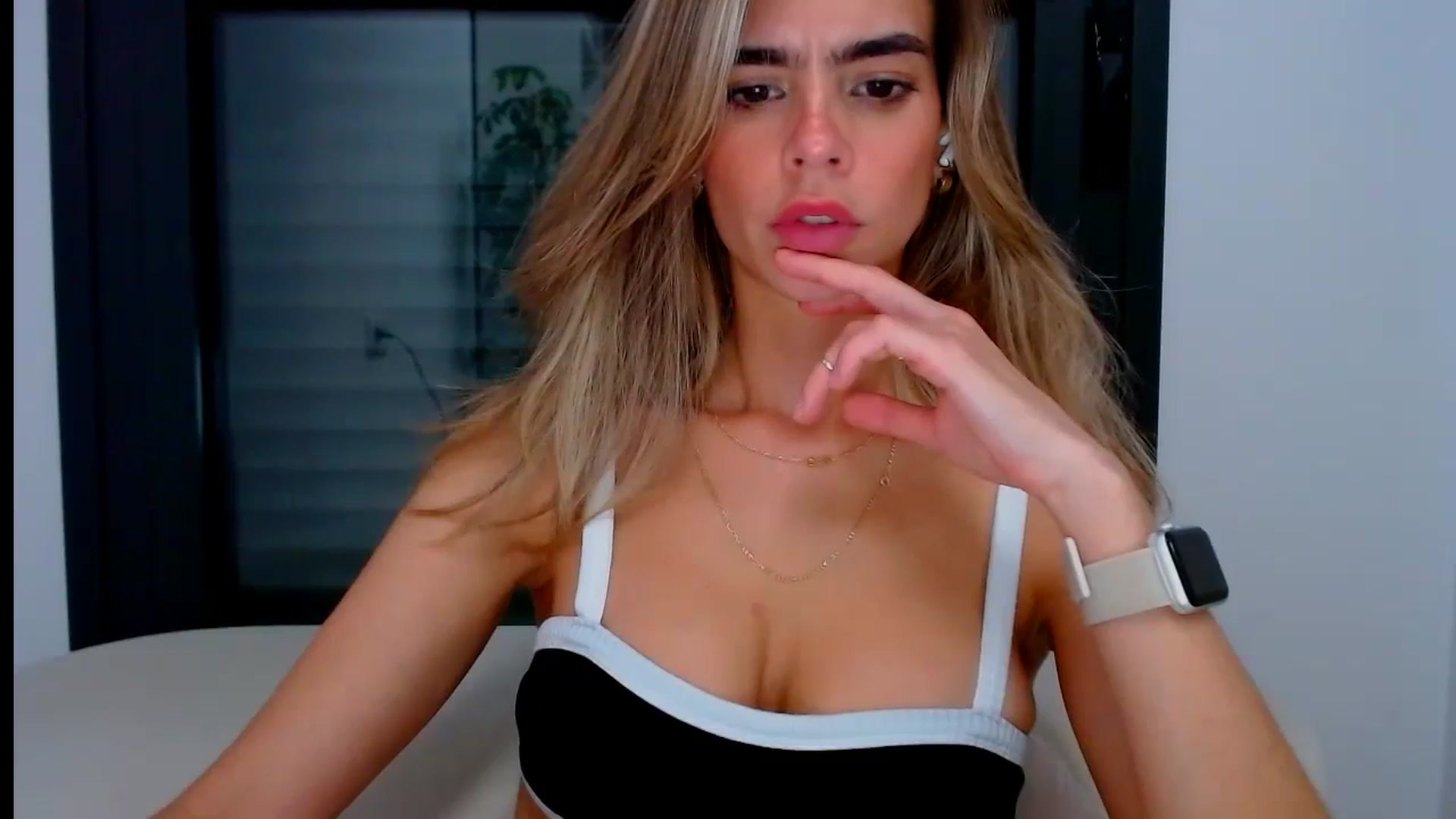 Gallery image thumbnail from fresagirl's myfreecams stream on, 08/06/2024, 21:30 image 13 of 20