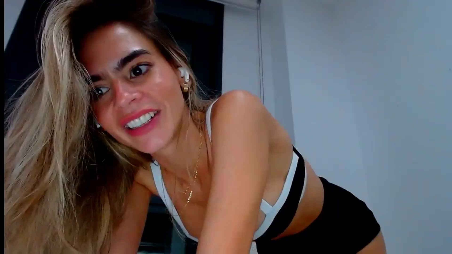Gallery image thumbnail from fresagirl's myfreecams stream on, 08/07/2024, 24:25 image 7 of 20