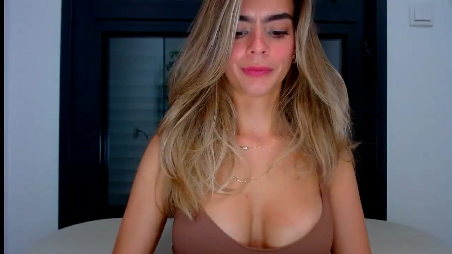 Gallery image thumbnail from fresagirl's myfreecams stream on, 08/07/2024, 19:57 image 16 of 20