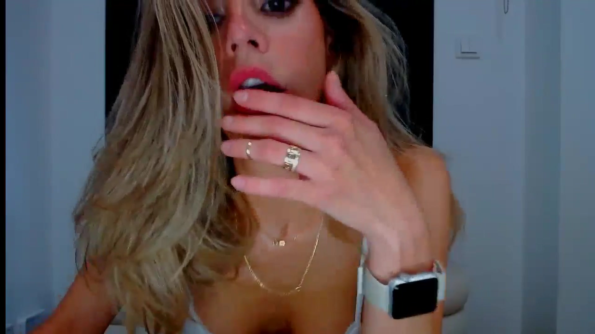Gallery image thumbnail from fresagirl's myfreecams stream on, 08/08/2024, 19:28 image 7 of 20