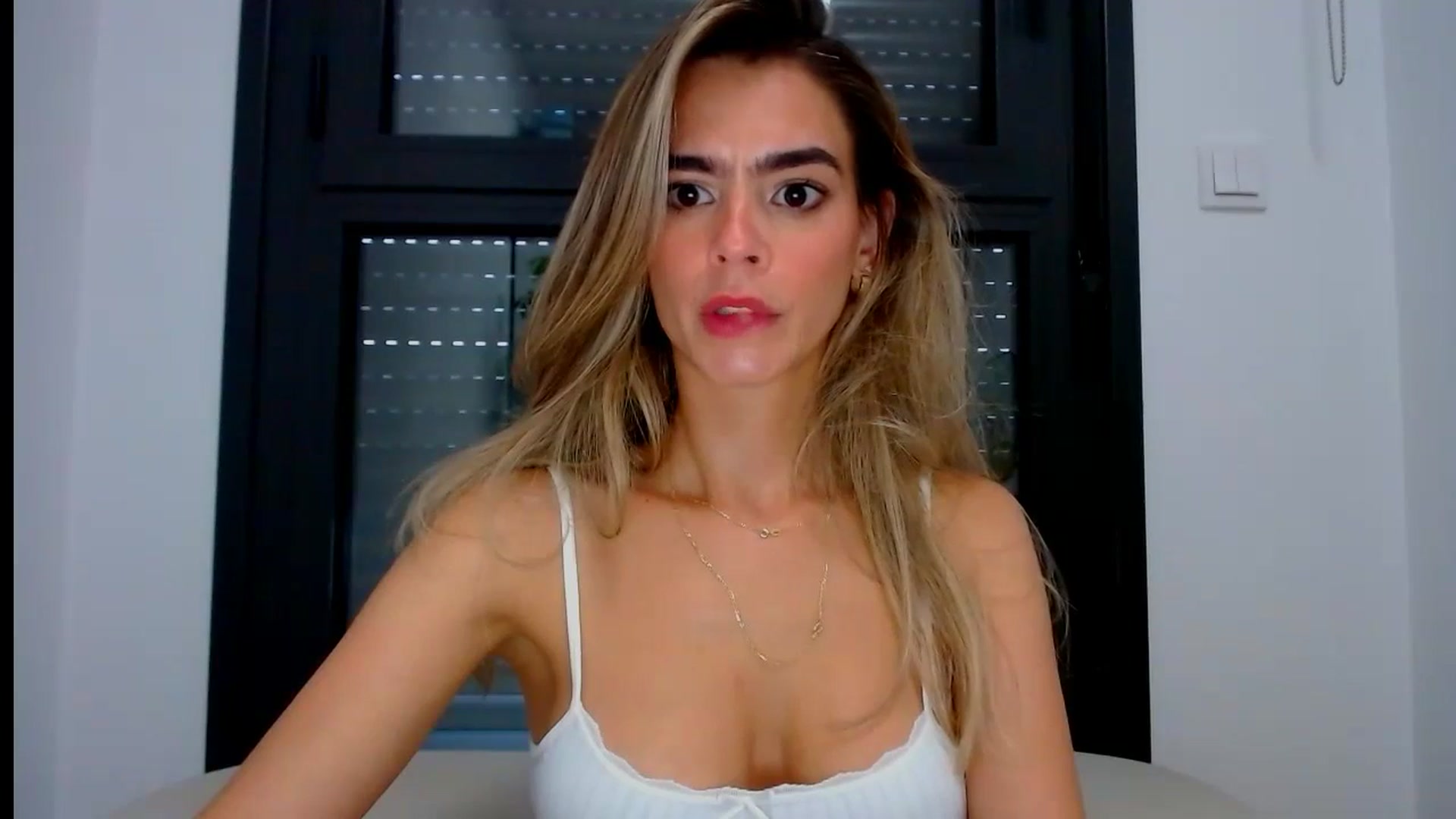 Gallery image thumbnail from fresagirl's myfreecams stream on, 08/08/2024, 19:28 image 9 of 20
