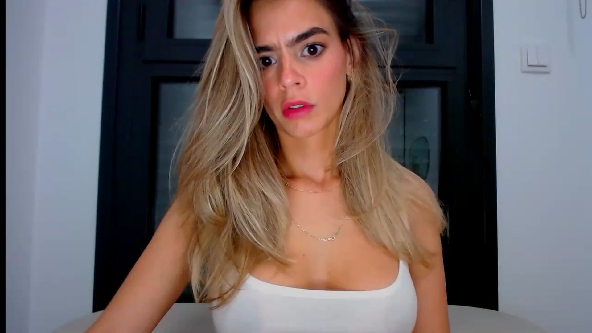 Gallery image thumbnail from fresagirl's myfreecams stream on, 08/13/2024, 19:06 image 8 of 20