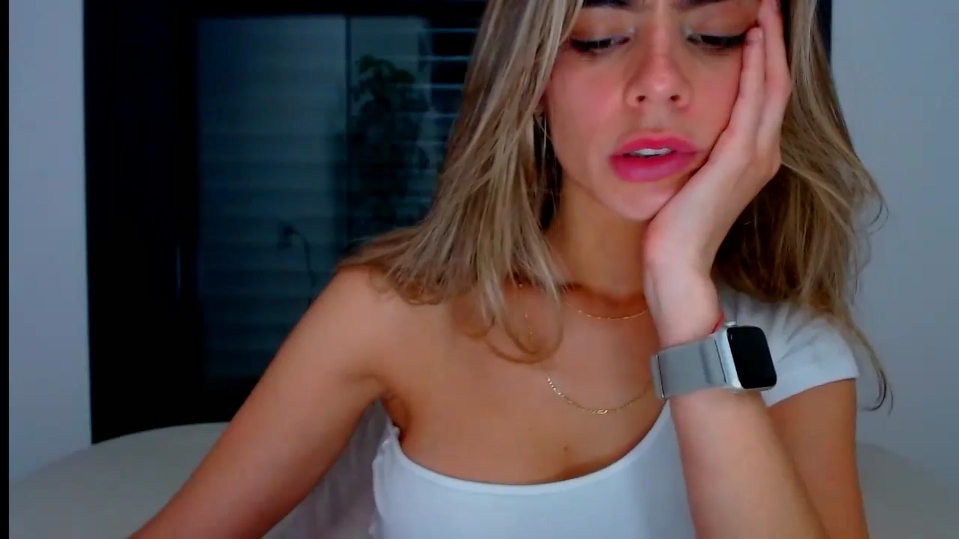Gallery image thumbnail from fresagirl's myfreecams stream on, 08/13/2024, 22:55 image 19 of 20