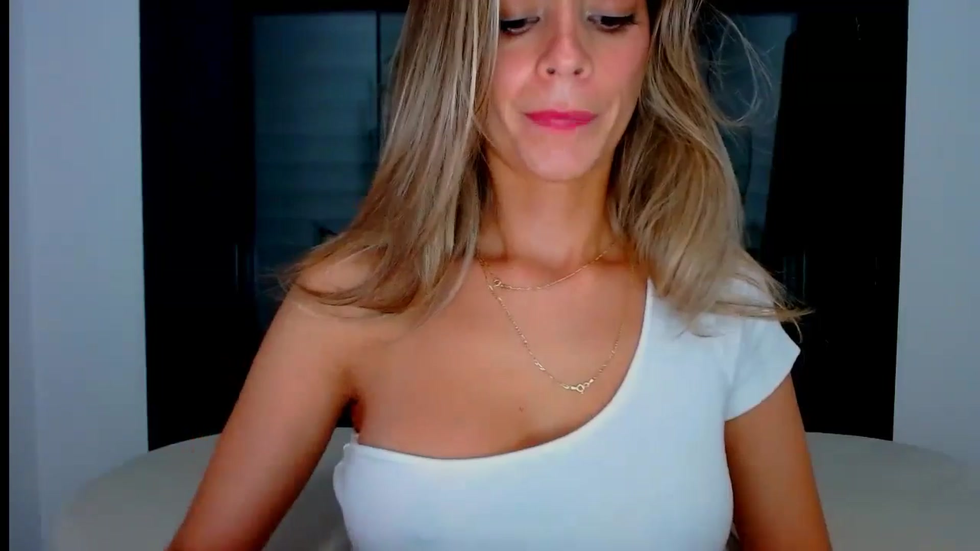 Gallery image thumbnail from fresagirl's myfreecams stream on, 08/13/2024, 22:55 image 7 of 20