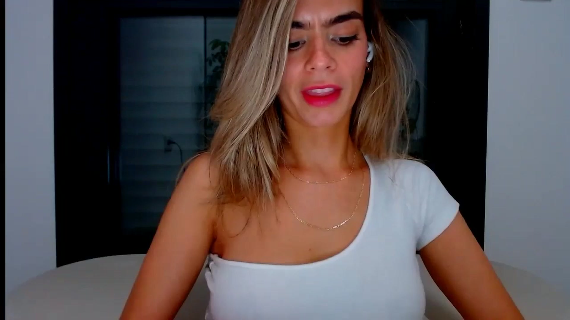 Gallery image thumbnail from fresagirl's myfreecams stream on, 08/13/2024, 22:55 image 14 of 20