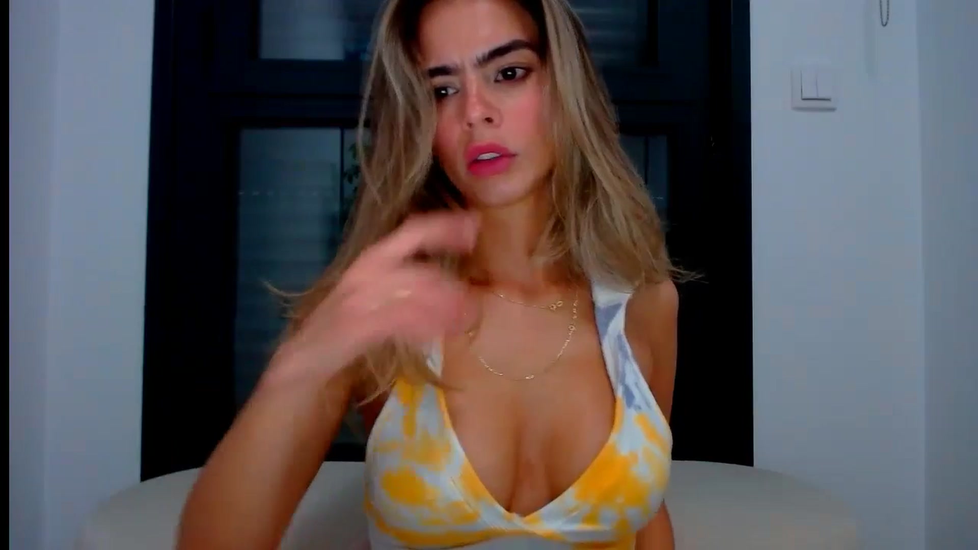Gallery image thumbnail from fresagirl's myfreecams stream on, 08/14/2024, 21:00 image 6 of 20