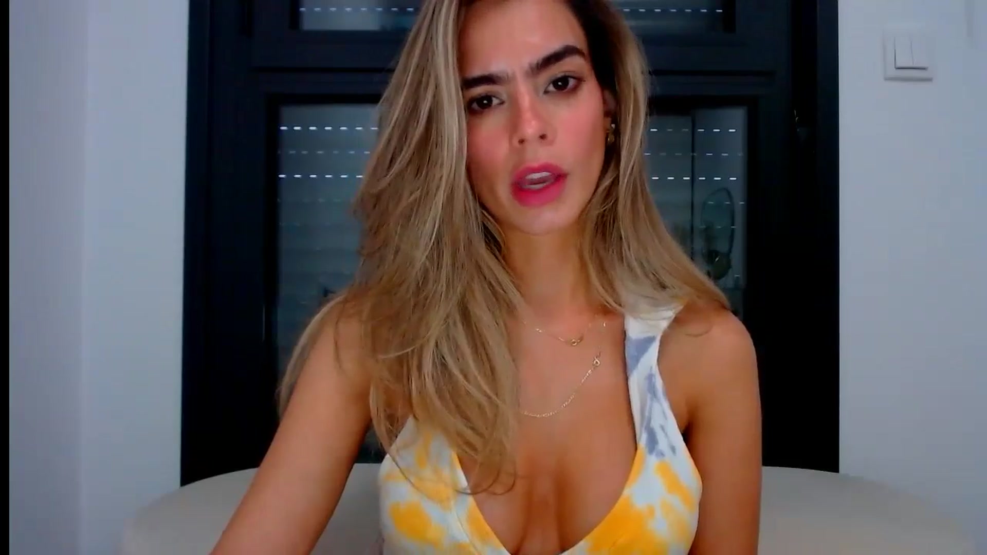 Gallery image thumbnail from fresagirl's myfreecams stream on, 08/14/2024, 21:00 image 3 of 20