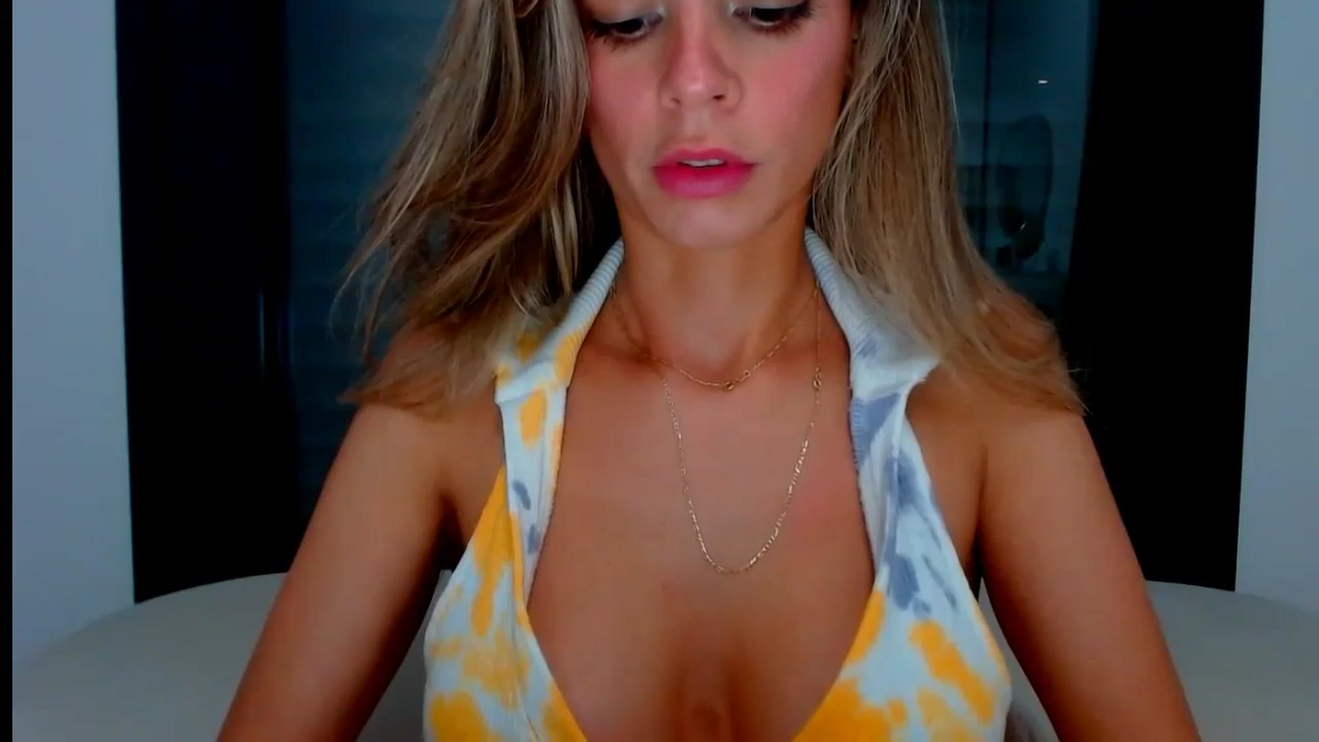 Gallery image thumbnail from fresagirl's myfreecams stream on, 08/14/2024, 21:00 image 13 of 20