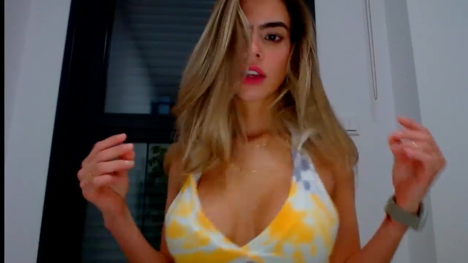 Gallery image thumbnail from fresagirl's myfreecams stream on, 08/14/2024, 22:33 image 5 of 20