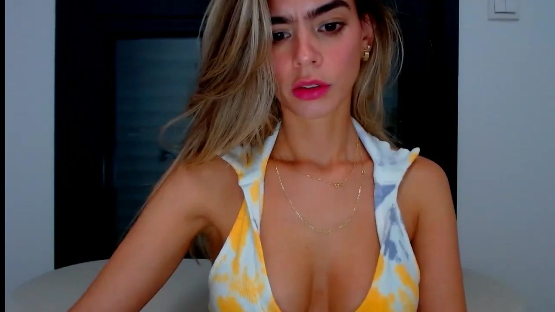 Gallery image thumbnail from fresagirl's myfreecams stream on, 08/14/2024, 22:33 image 2 of 20