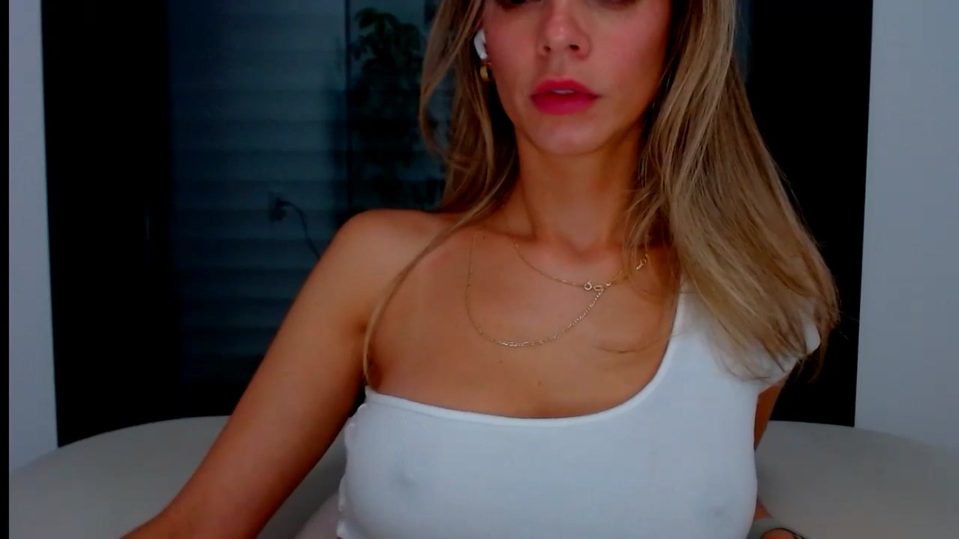 Gallery image thumbnail from fresagirl's myfreecams stream on, 08/14/2024, 23:28 image 8 of 20