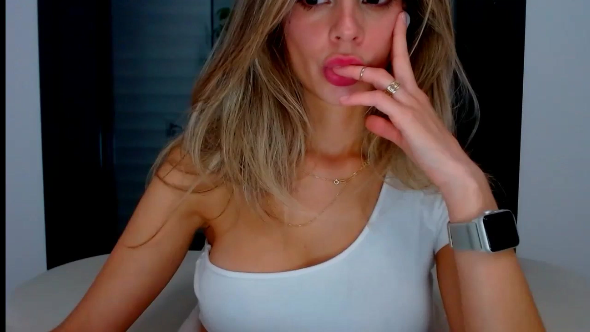 Gallery image thumbnail from fresagirl's myfreecams stream on, 08/14/2024, 23:28 image 18 of 20