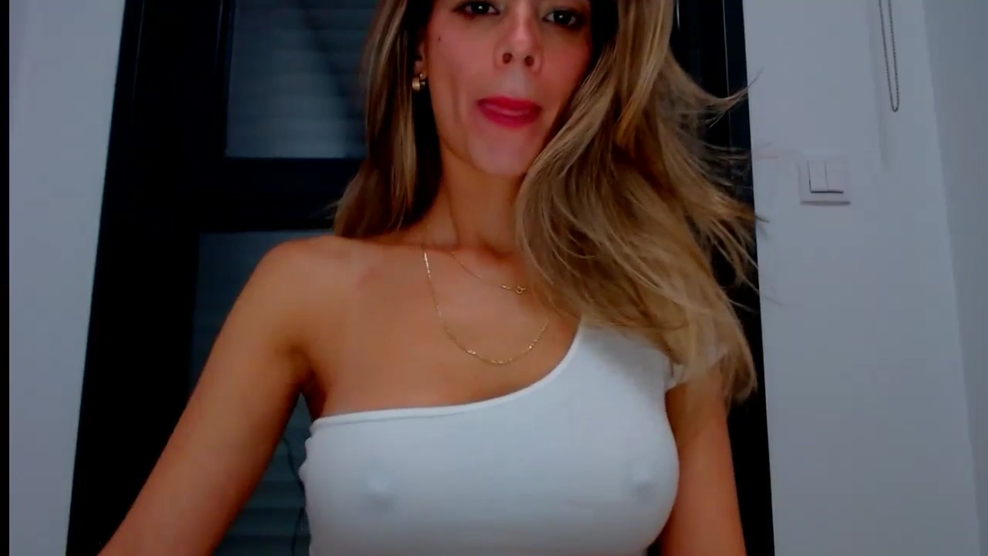 Gallery image thumbnail from fresagirl's myfreecams stream on, 08/14/2024, 23:28 image 2 of 20