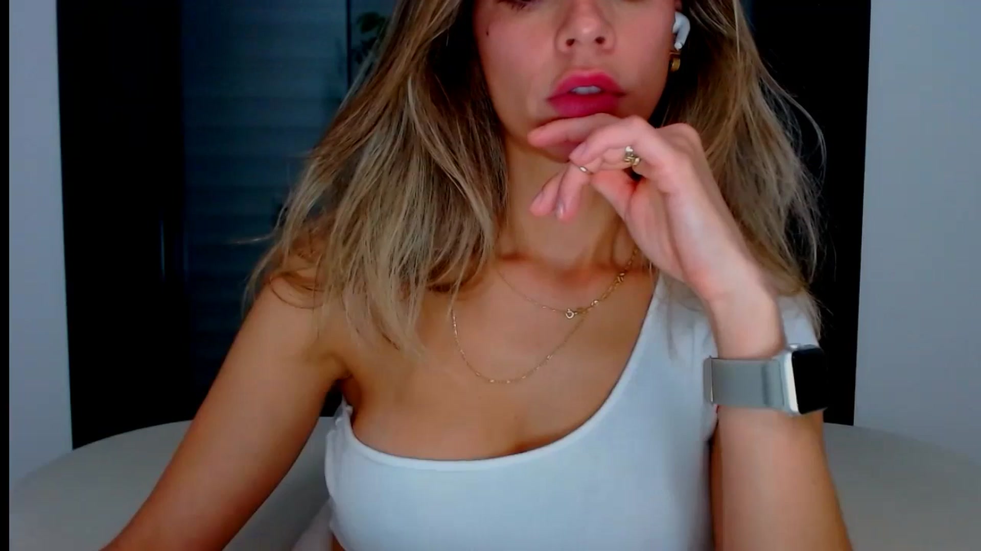 Gallery image thumbnail from fresagirl's myfreecams stream on, 08/14/2024, 23:28 image 16 of 20