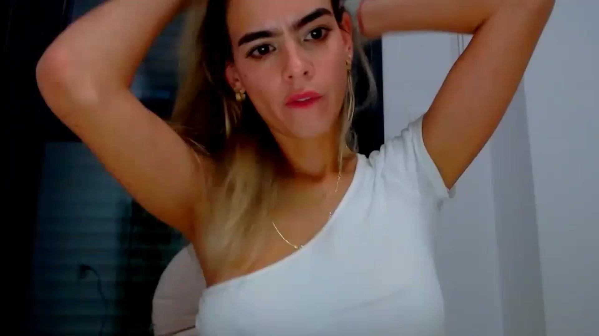 Gallery image thumbnail from fresagirl's myfreecams stream on, 08/14/2024, 23:28 image 1 of 20