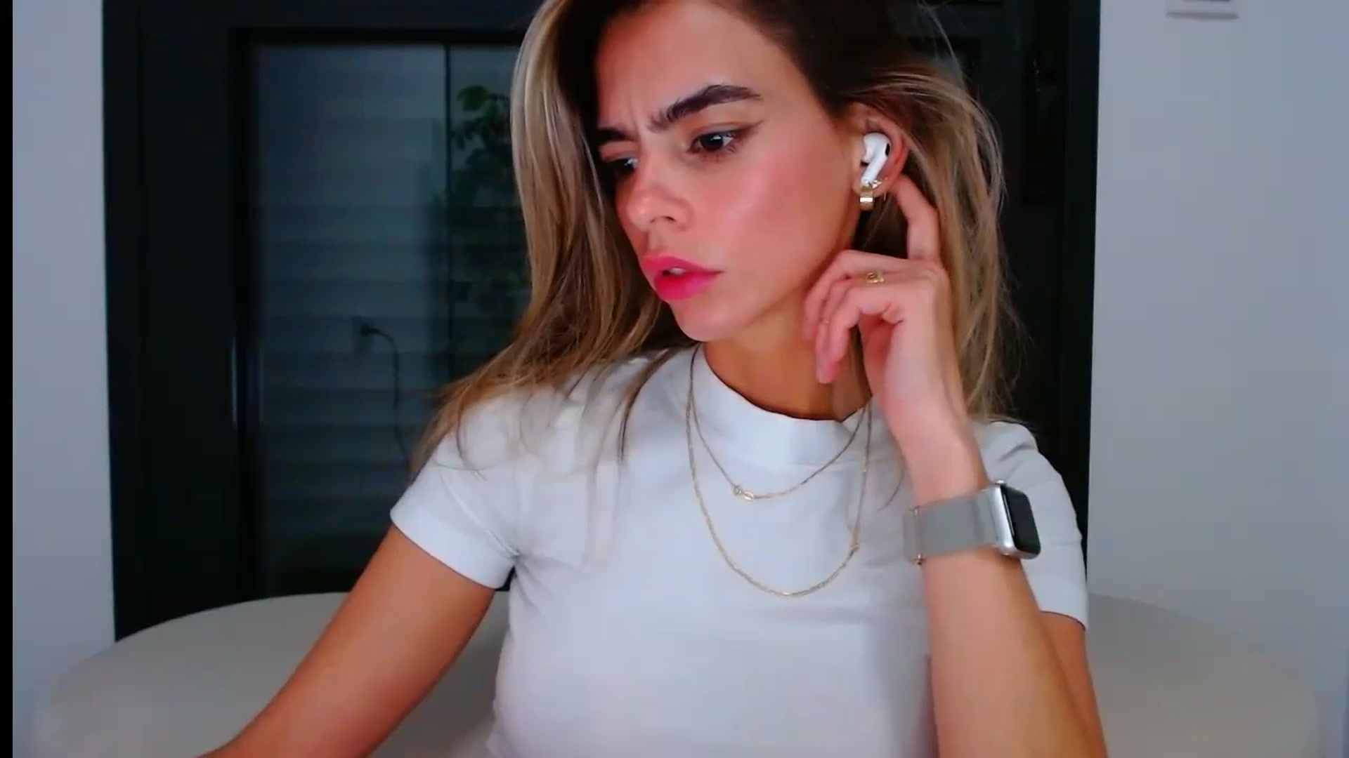 Gallery image thumbnail from fresagirl's myfreecams stream on, 08/15/2024, 22:14 image 18 of 20