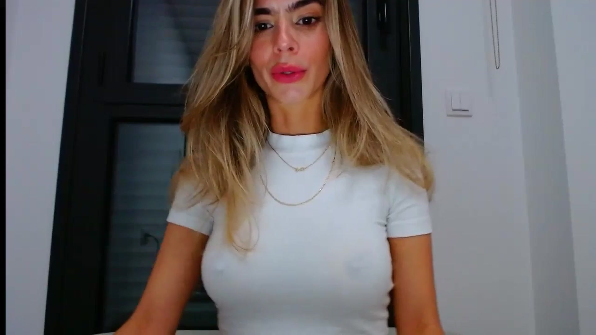 Gallery image thumbnail from fresagirl's myfreecams stream on, 08/15/2024, 22:14 image 5 of 20
