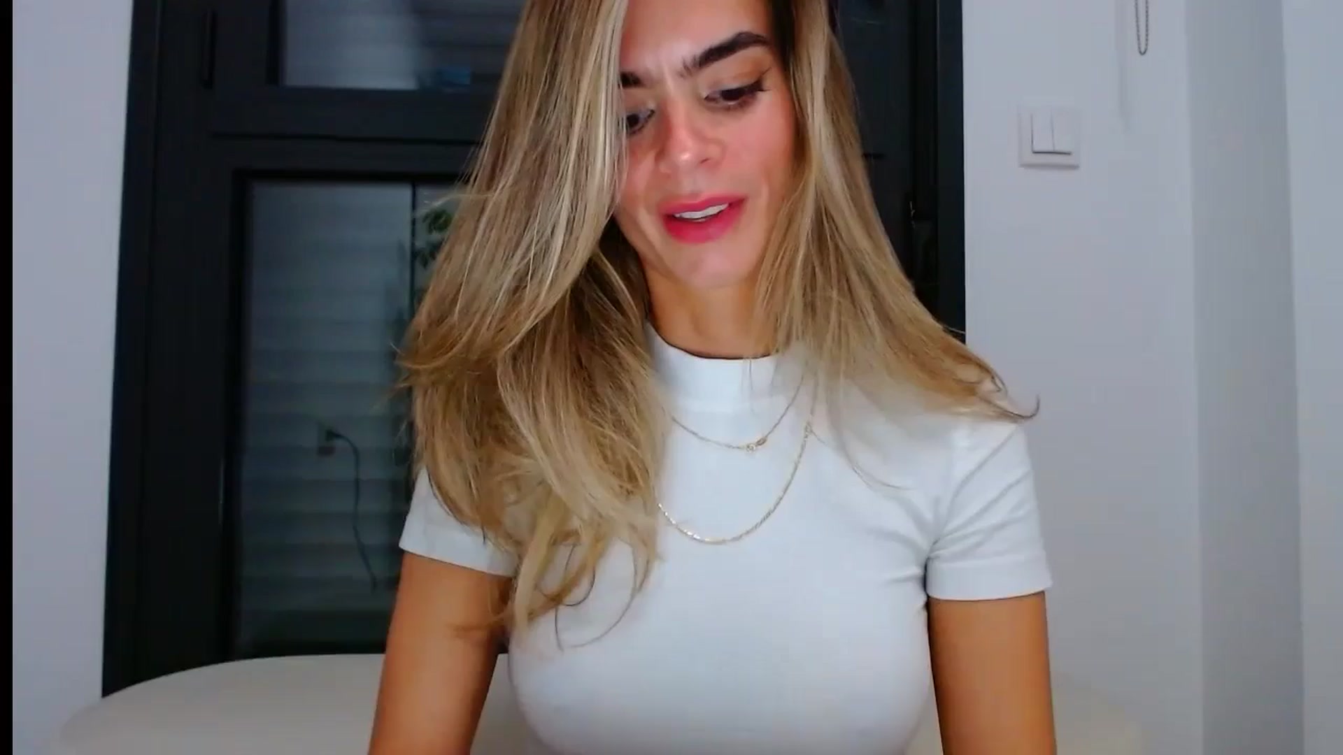 Gallery image thumbnail from fresagirl's myfreecams stream on, 08/15/2024, 22:14 image 8 of 20