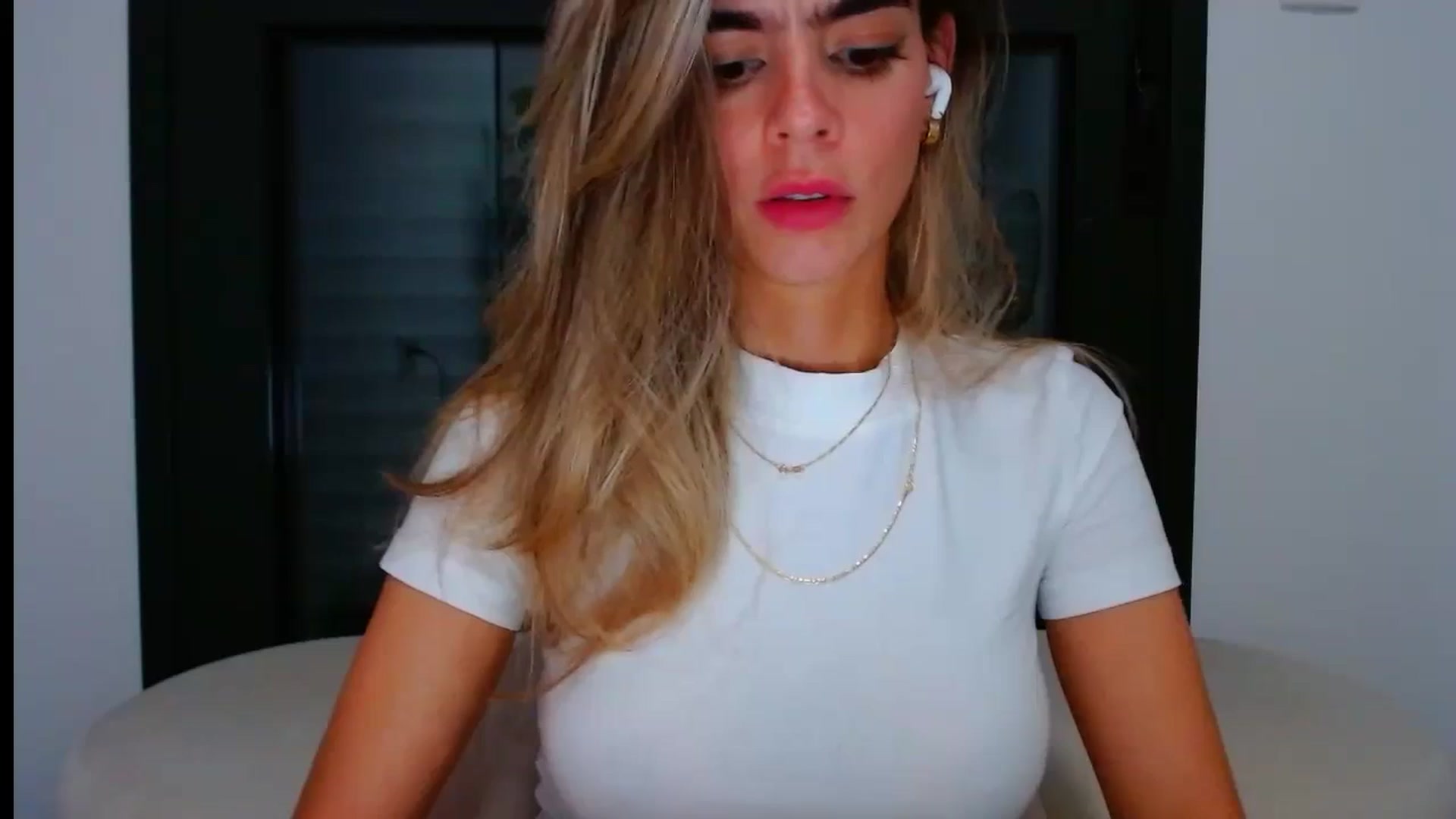 Gallery image thumbnail from fresagirl's myfreecams stream on, 08/15/2024, 22:14 image 20 of 20