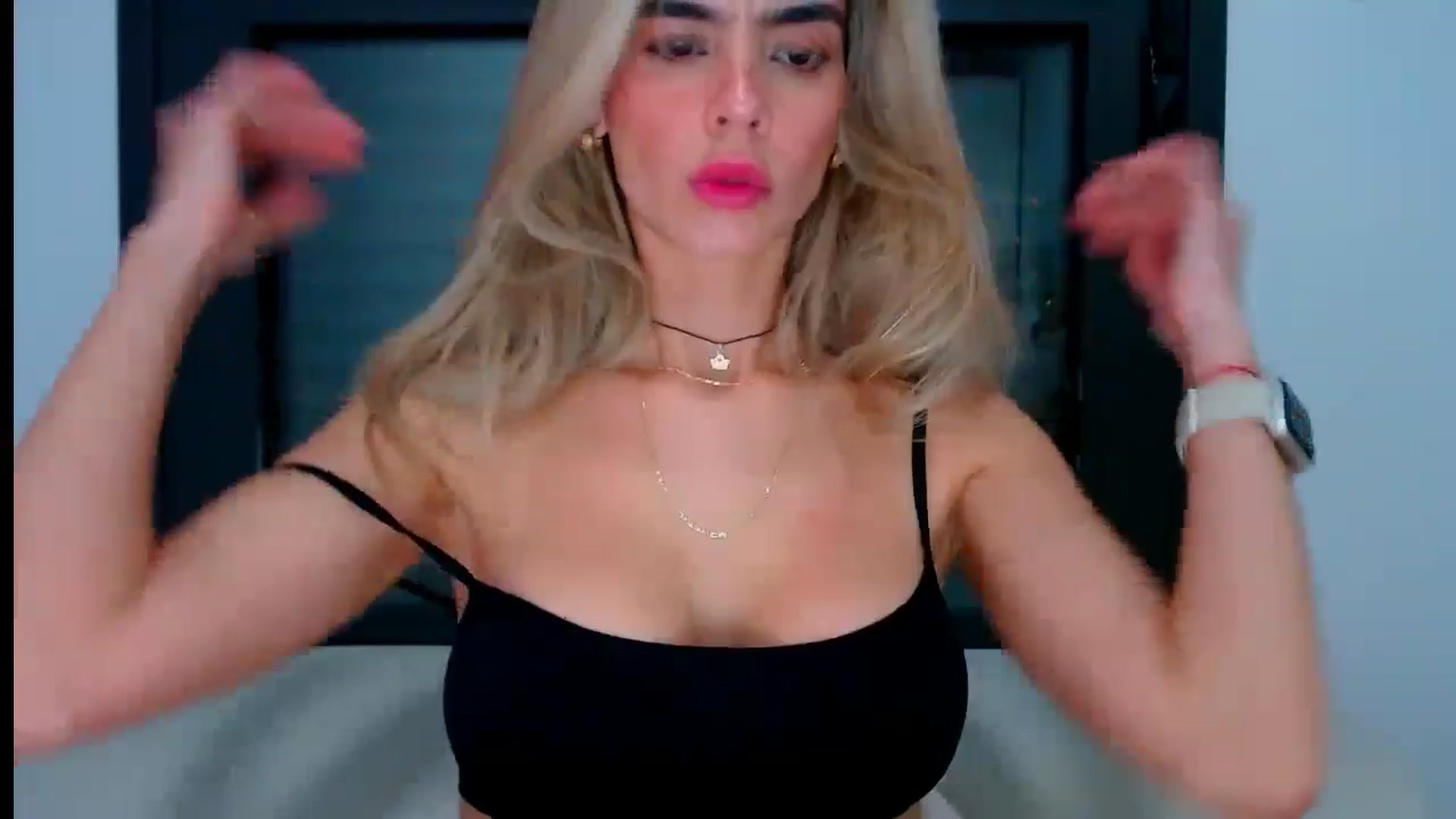 Gallery image thumbnail from fresagirl's myfreecams stream on, 08/21/2024, 20:21 image 17 of 20