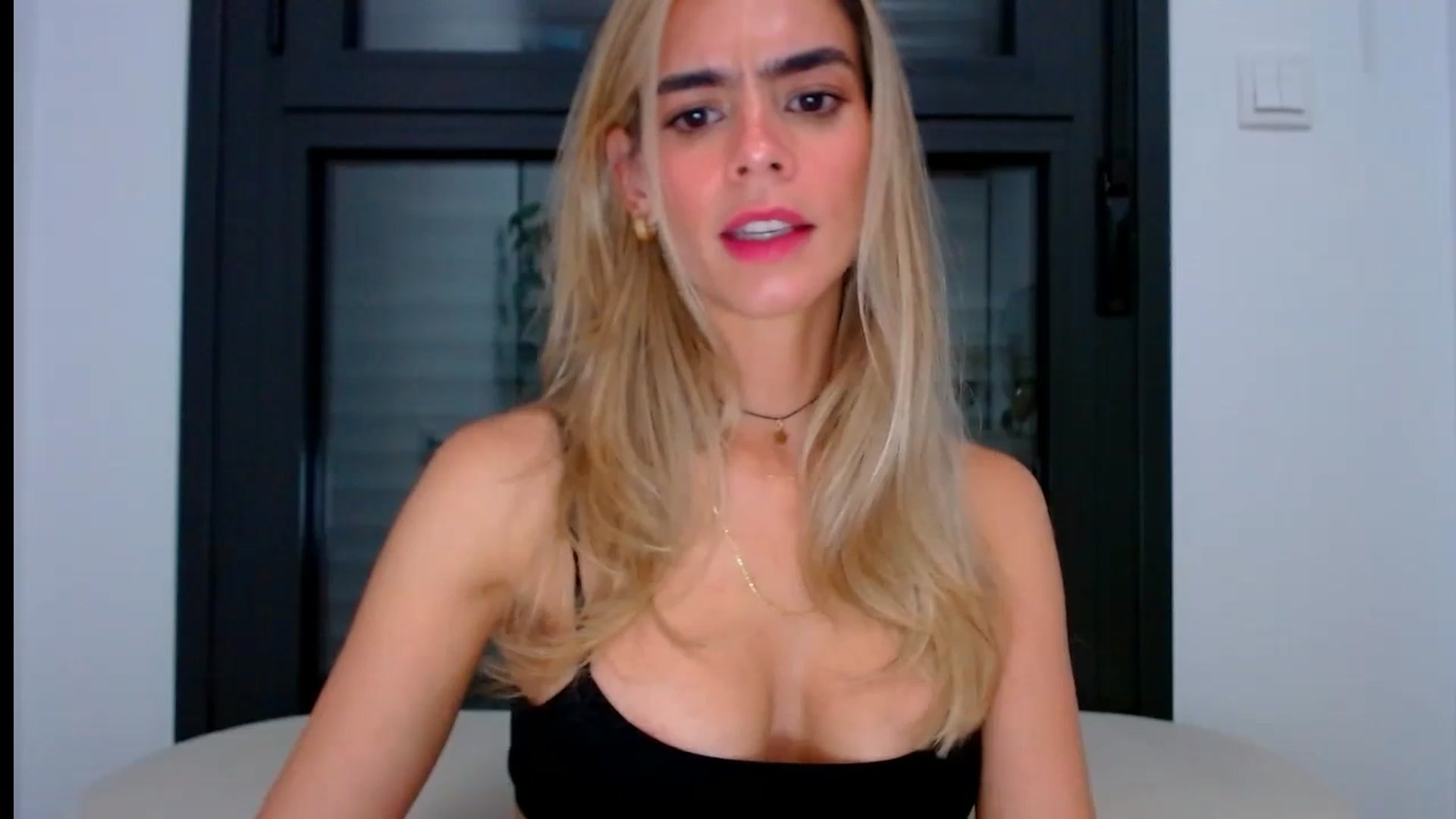 Gallery image thumbnail from fresagirl's myfreecams stream on, 08/21/2024, 20:21 image 11 of 20