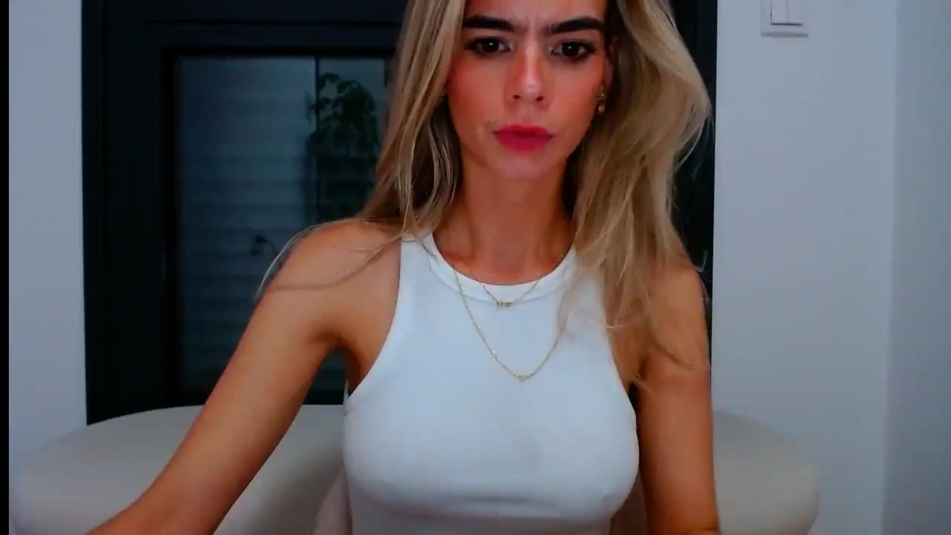 Gallery image thumbnail from fresagirl's myfreecams stream on, 08/26/2024, 21:51 image 11 of 20