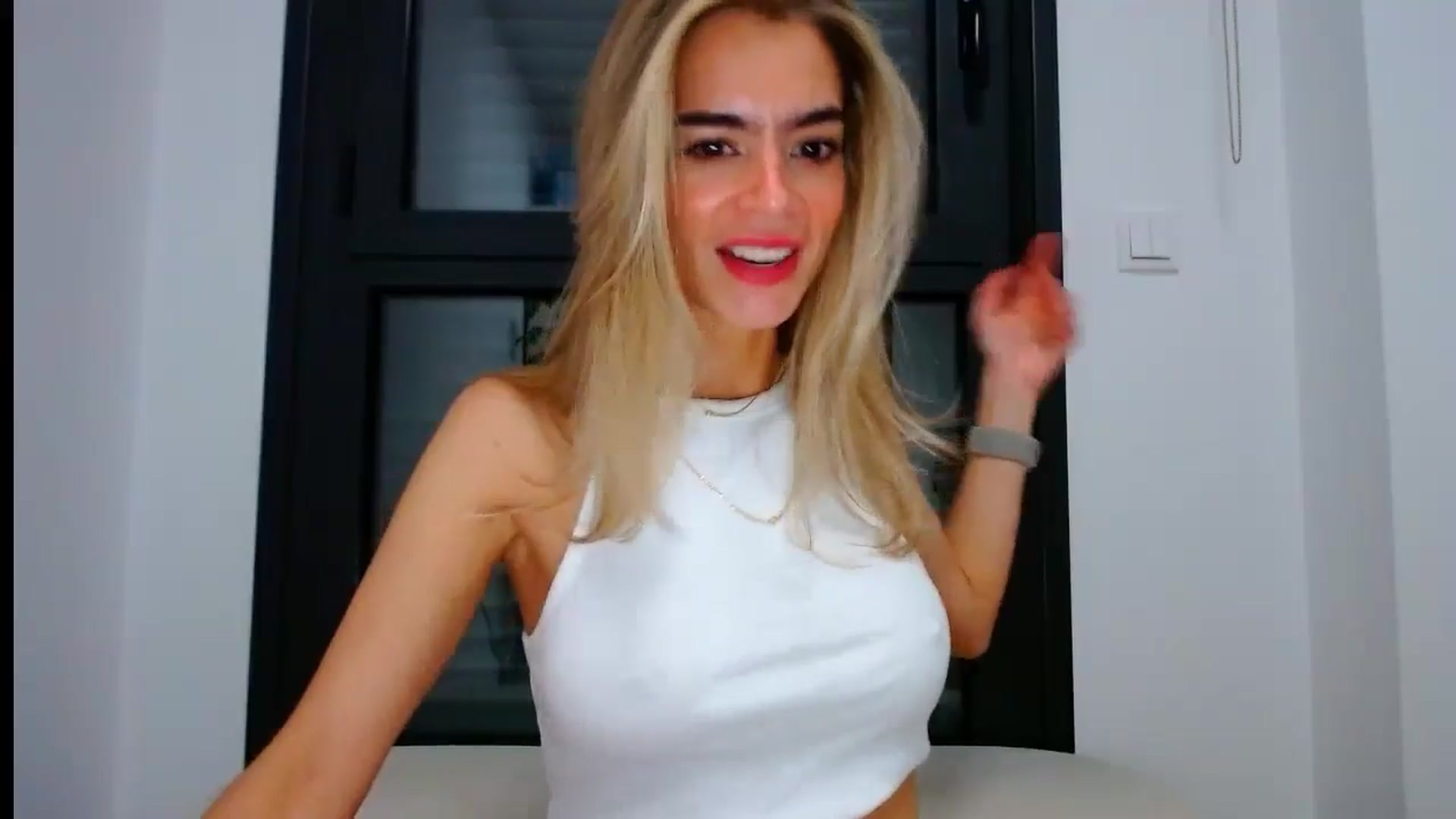 Gallery image thumbnail from fresagirl's myfreecams stream on, 08/26/2024, 21:51 image 6 of 20