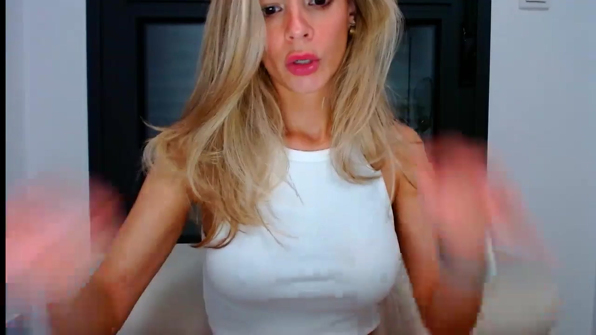 Gallery image thumbnail from fresagirl's myfreecams stream on, 08/26/2024, 23:32 image 13 of 20