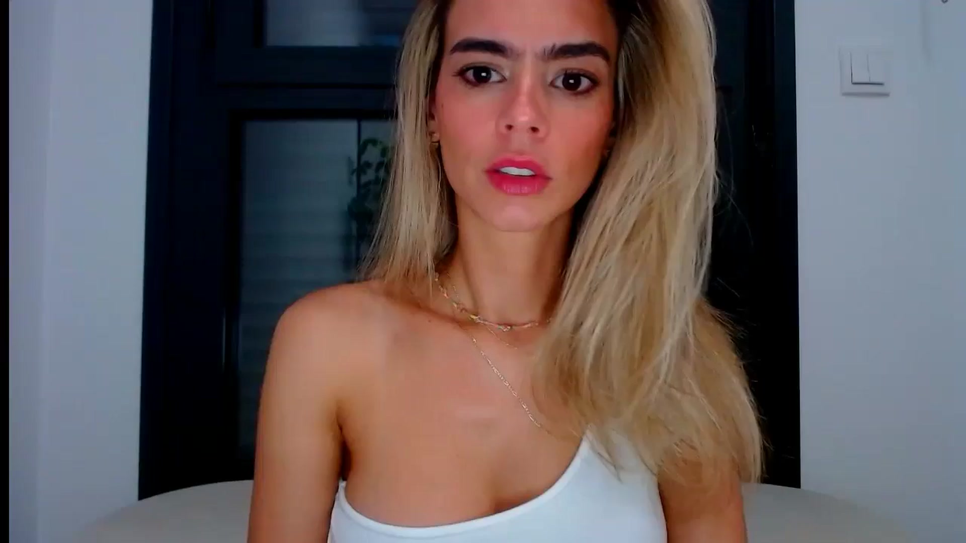 Gallery image thumbnail from fresagirl's myfreecams stream on, 08/27/2024, 21:26 image 1 of 20
