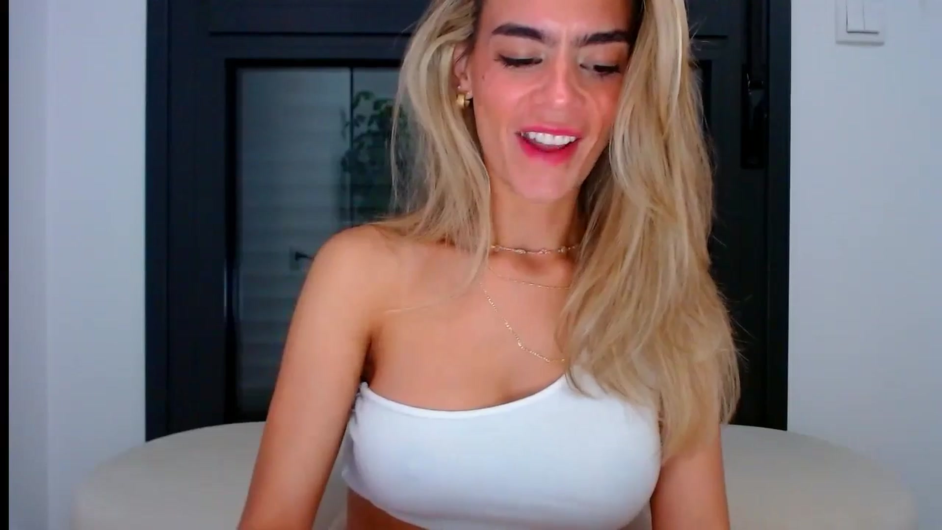 Gallery image thumbnail from fresagirl's myfreecams stream on, 08/27/2024, 21:26 image 6 of 20