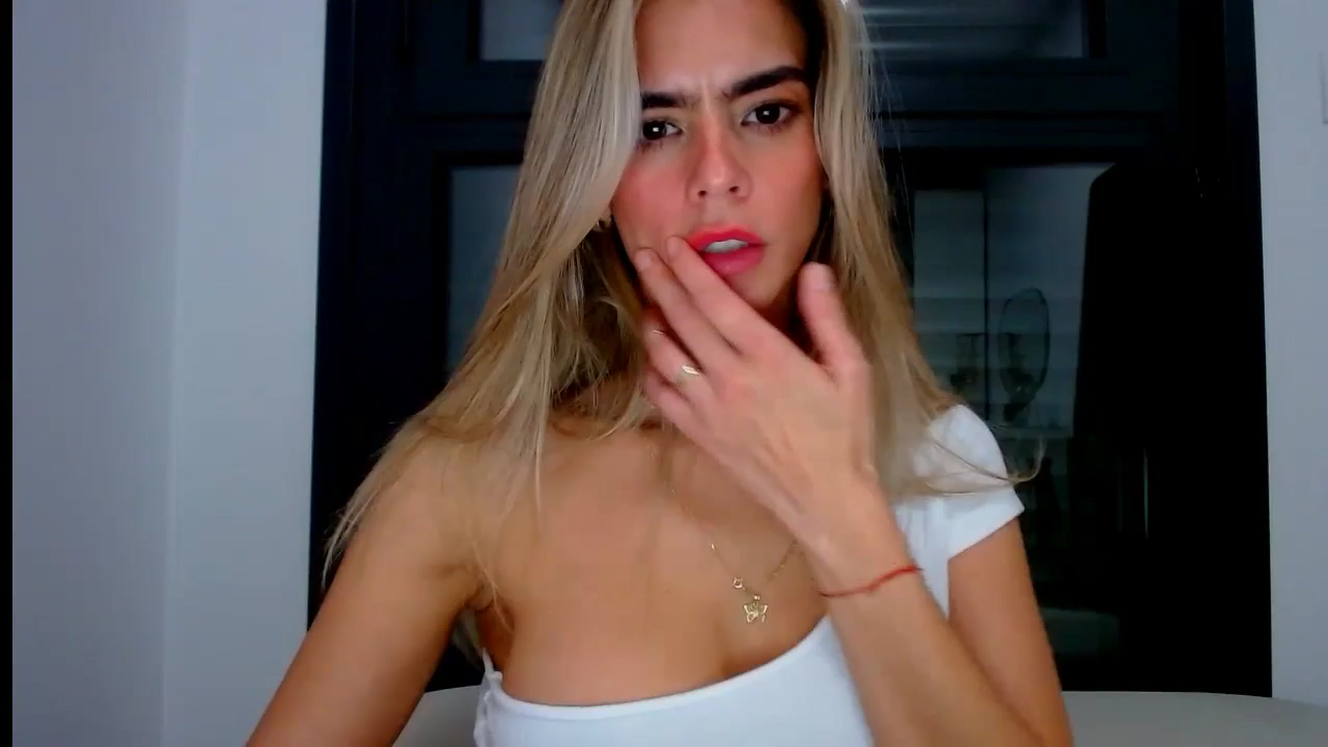 Gallery image thumbnail from fresagirl's myfreecams stream on, 10/01/2024, 23:15 image 10 of 20