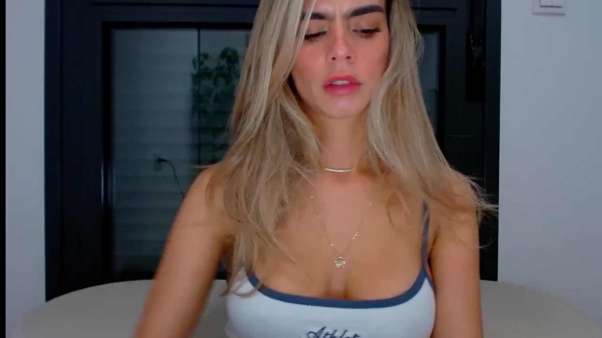 Gallery image thumbnail from fresagirl's myfreecams stream on, 10/02/2024, 20:34 image 7 of 20