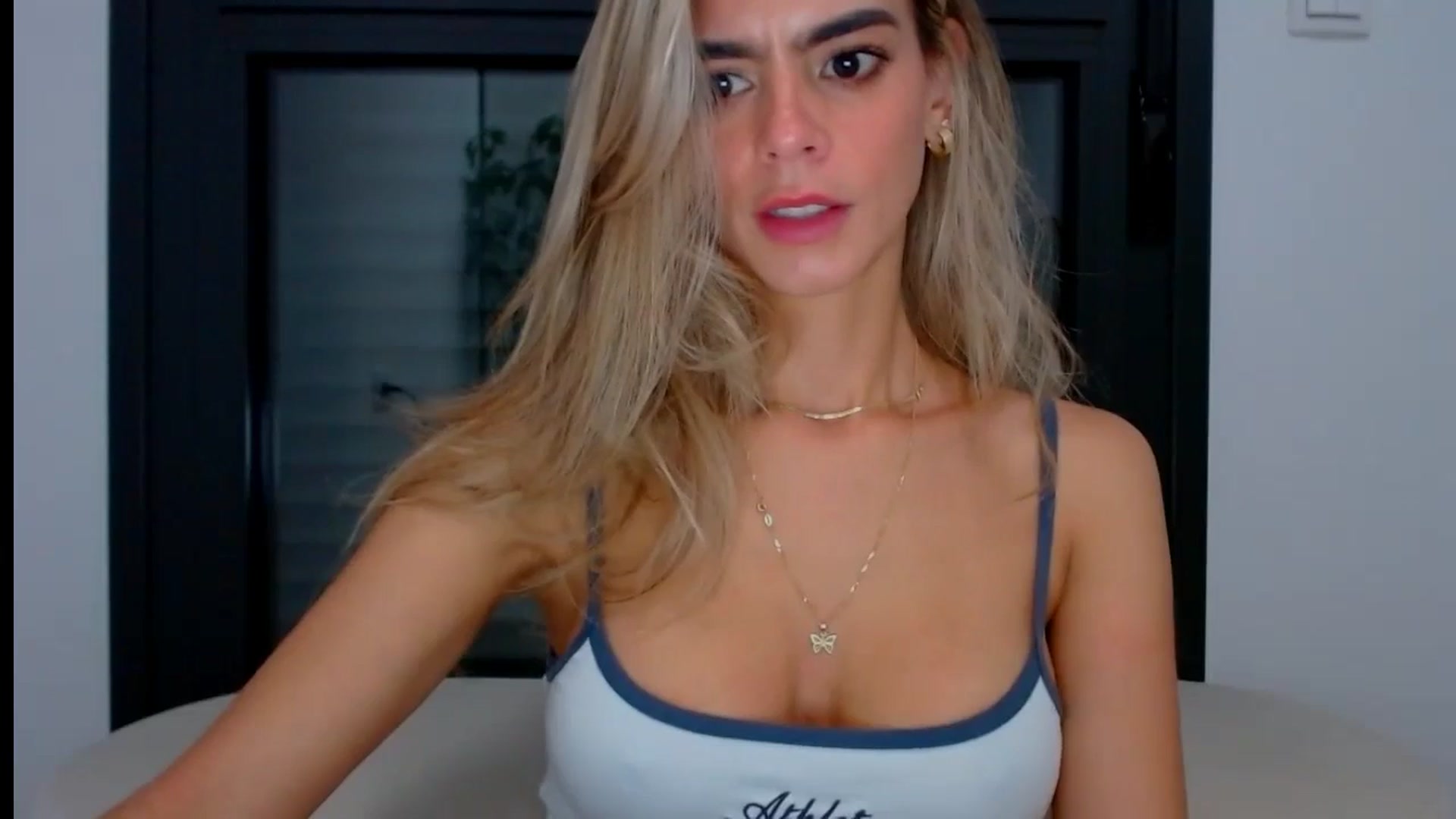 Gallery image thumbnail from fresagirl's myfreecams stream on, 10/02/2024, 20:34 image 6 of 20